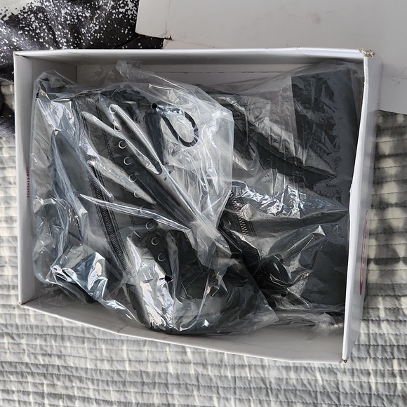 Boots - Picture 7 of 8